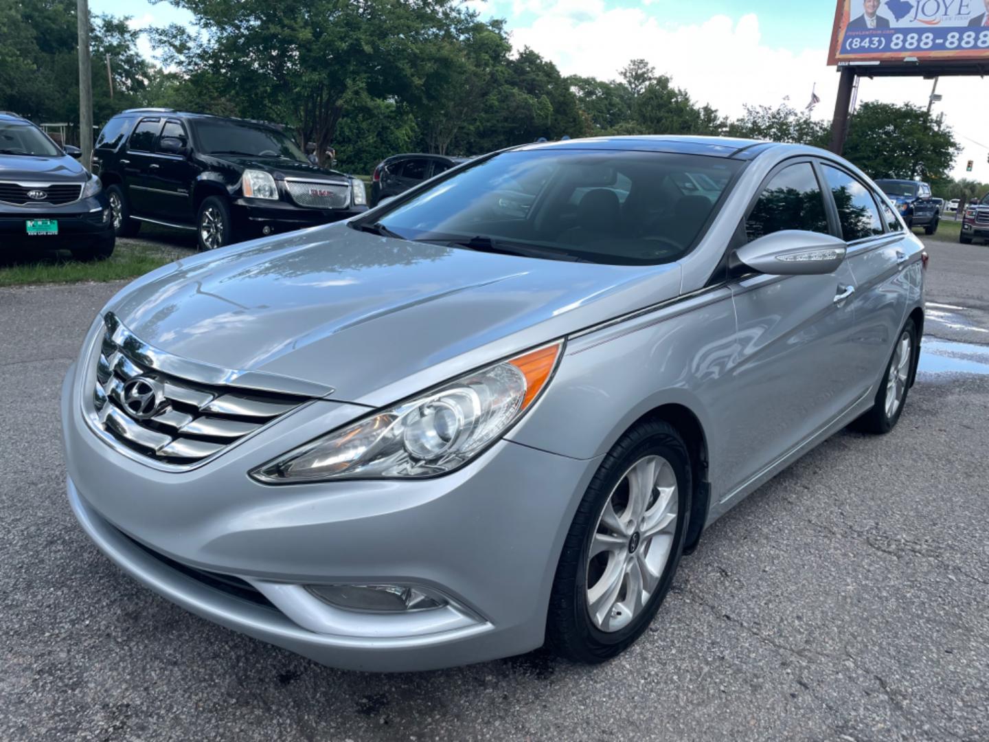 2013 SILVER HYUNDAI SONATA SE (5NPEC4AC6DH) with an 2.4L engine, Automatic transmission, located at 5103 Dorchester Rd., Charleston, SC, 29418-5607, (843) 767-1122, 36.245171, -115.228050 - Clean Interior with Leather, Double Sunroof, Navigation, Backup Camera, CD/AUX/Sat/Bluetooth, Dual Climate Control, Power Everything (windows, locks, seats, mirrors), Heated Seats, Push Button Start, Keyless Entry, Alloy Wheels. Local Trade-in!! Located at New Life Auto Sales! 2023 WINNER for Post - Photo#2